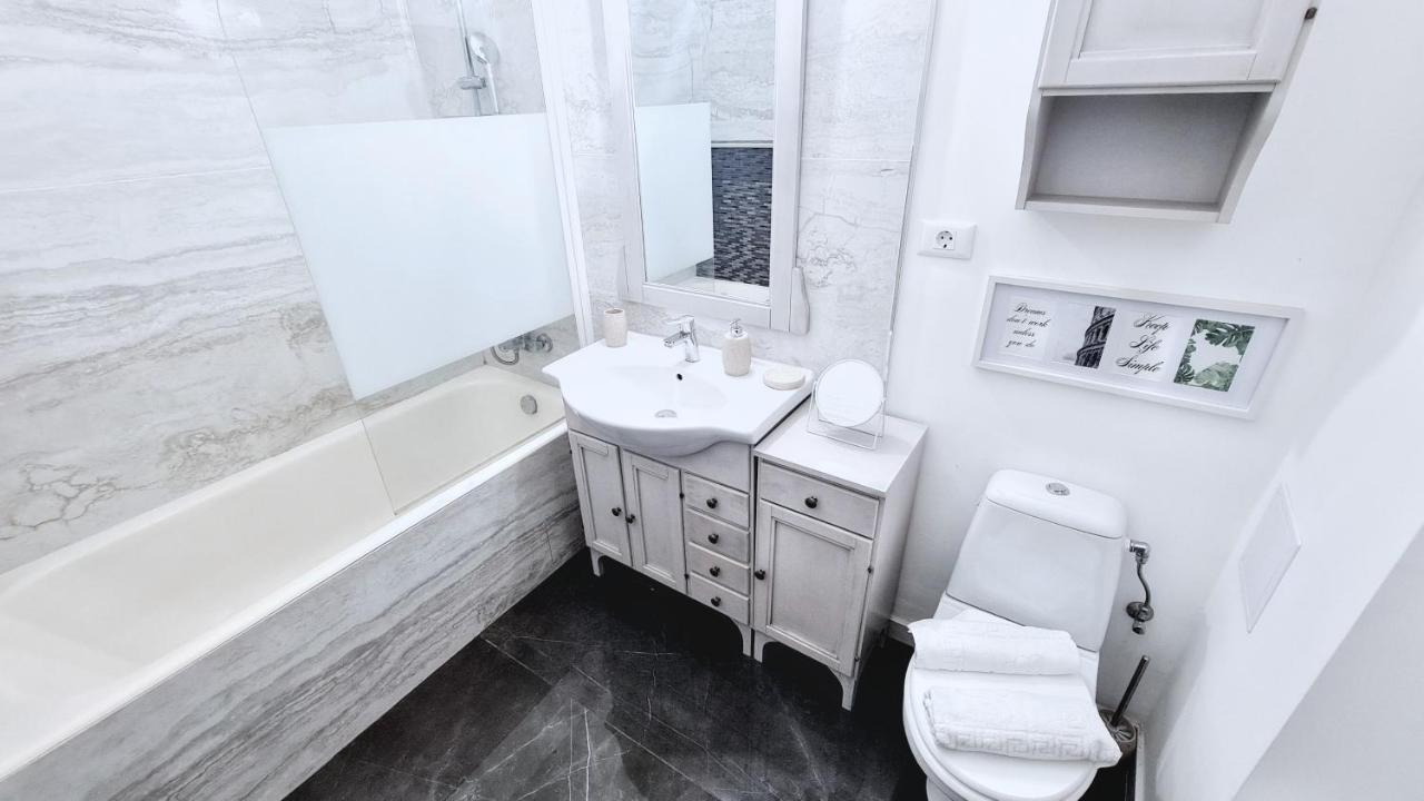 Spacious 5* Luxury In Historic Center Free Parking Cluj-Napoca Eksteriør billede